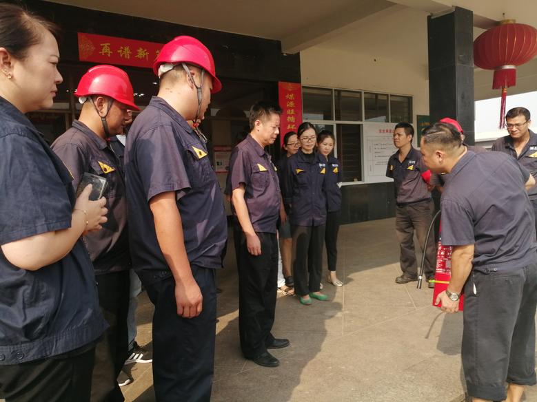 公司安環(huán)處組織開(kāi)展火災(zāi)疏散演練3.jpg 公司安環(huán)處組織開(kāi)展火災(zāi)疏散演練3.jpg